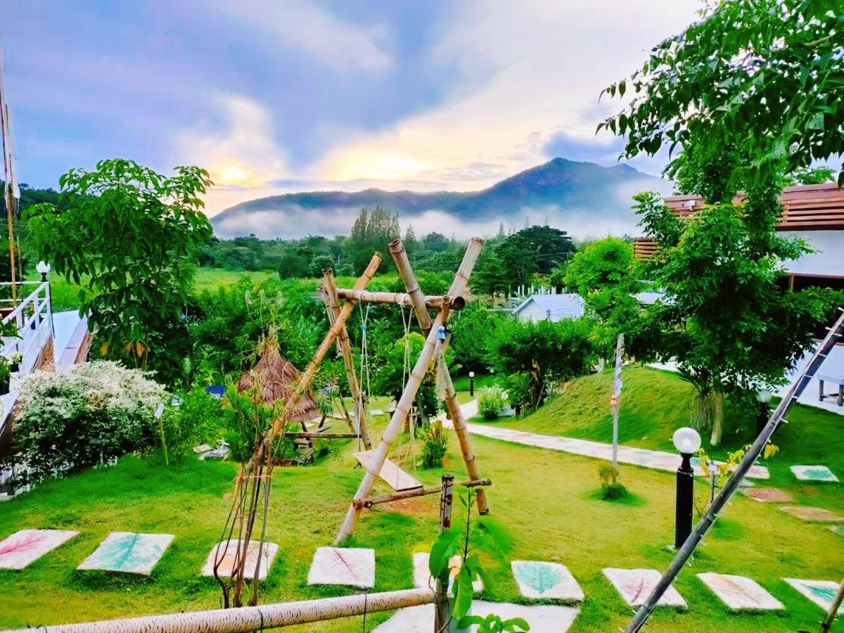 Pensión Baan Mai Hom Suan Phueng