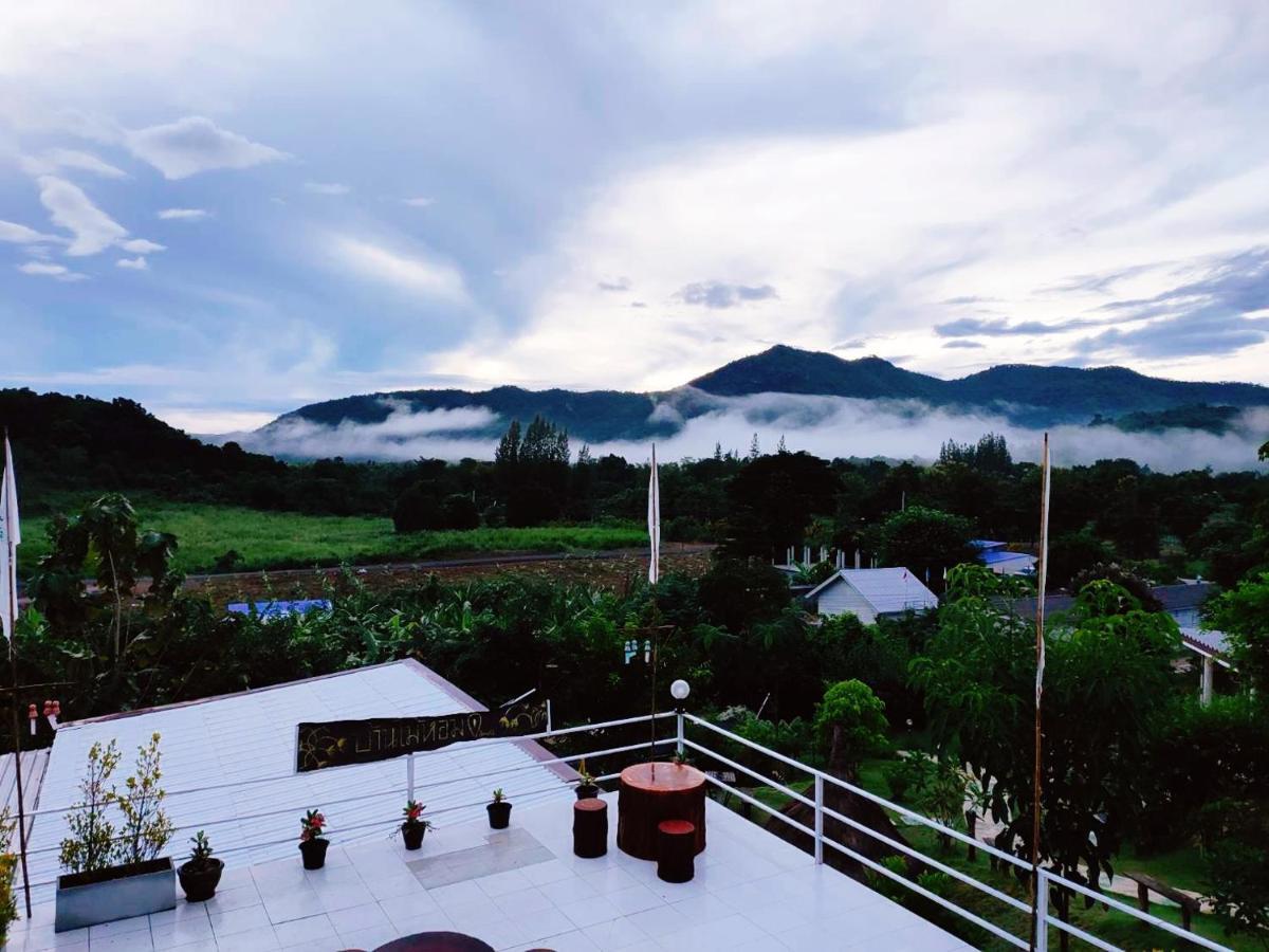 Pensión Baan Mai Hom Suan Phueng