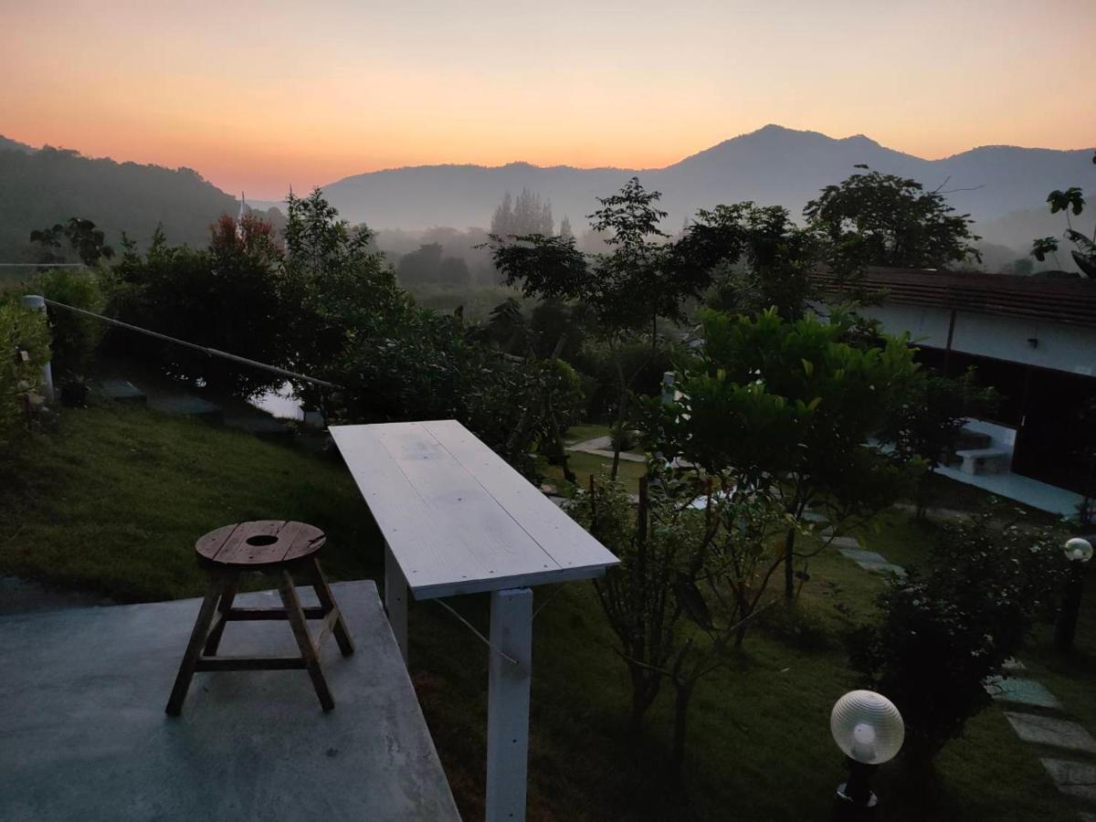 Baan Mai Hom Maison d'hôtes Suan Phueng